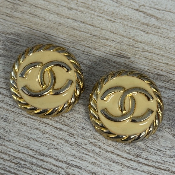 Vintage Chanel Enamel Earrings - Picture 4 of 7